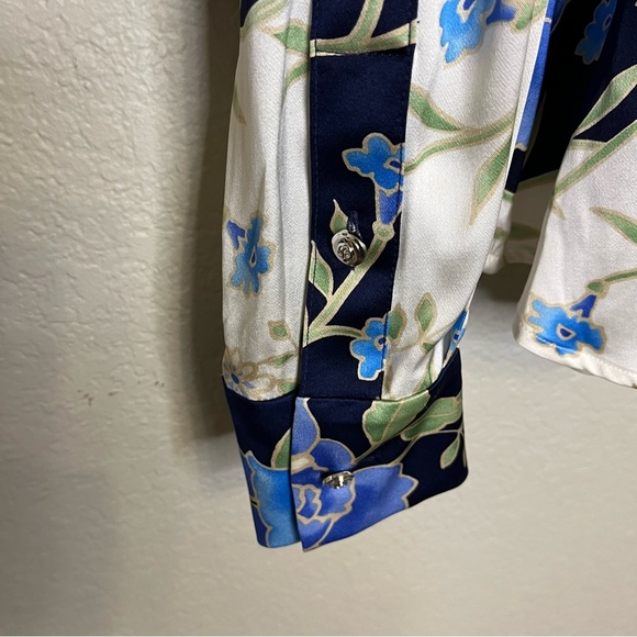 St. John Silk Floral Long Sleeve Button Down Blouse Women's Size 10 - Picture 5 of 11